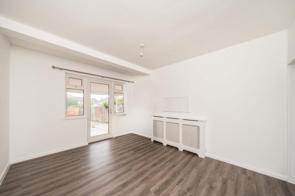 House in Kingston upon Thames - More