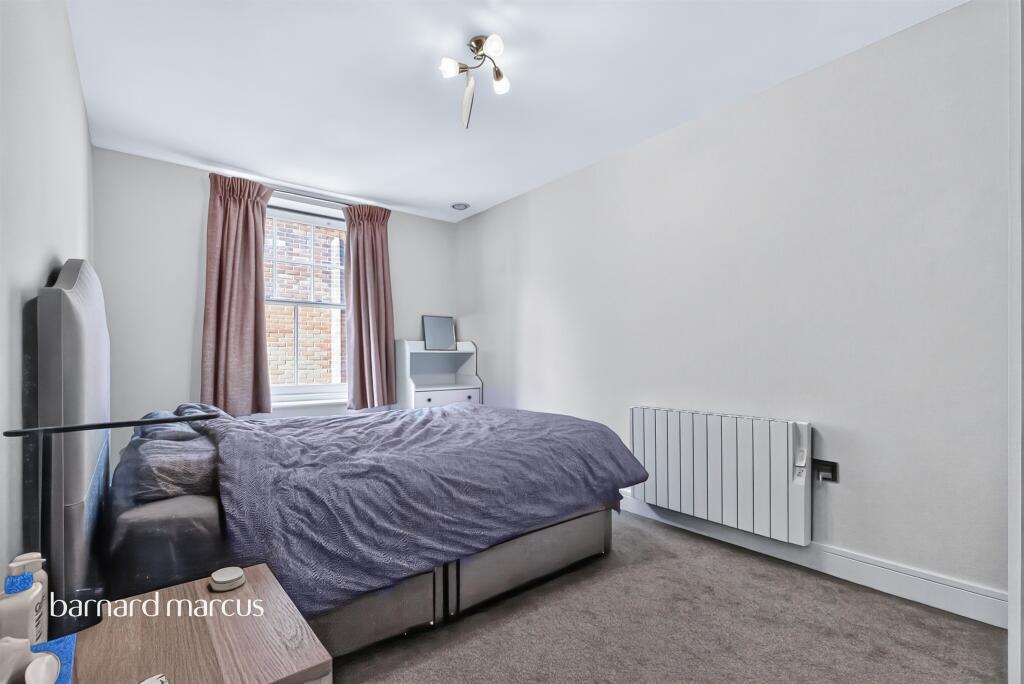 Apartment in London - More