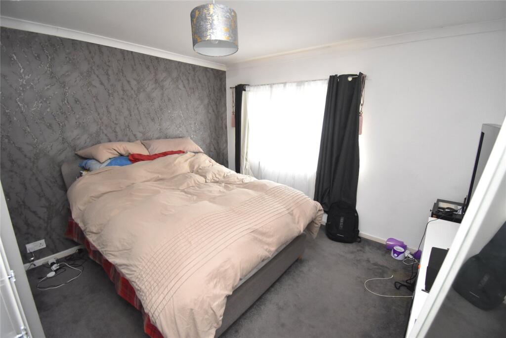 House in Houghton Regis, Central Bedfordshire - View 5