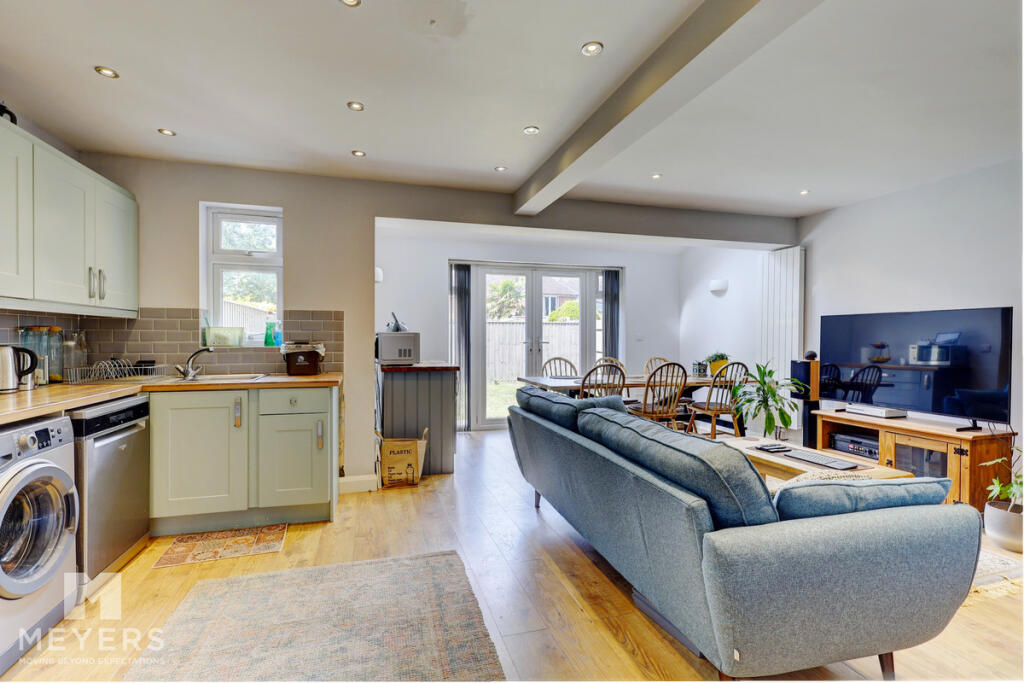 Main image of property: Melbourne Road, Christchurch, BH23 2