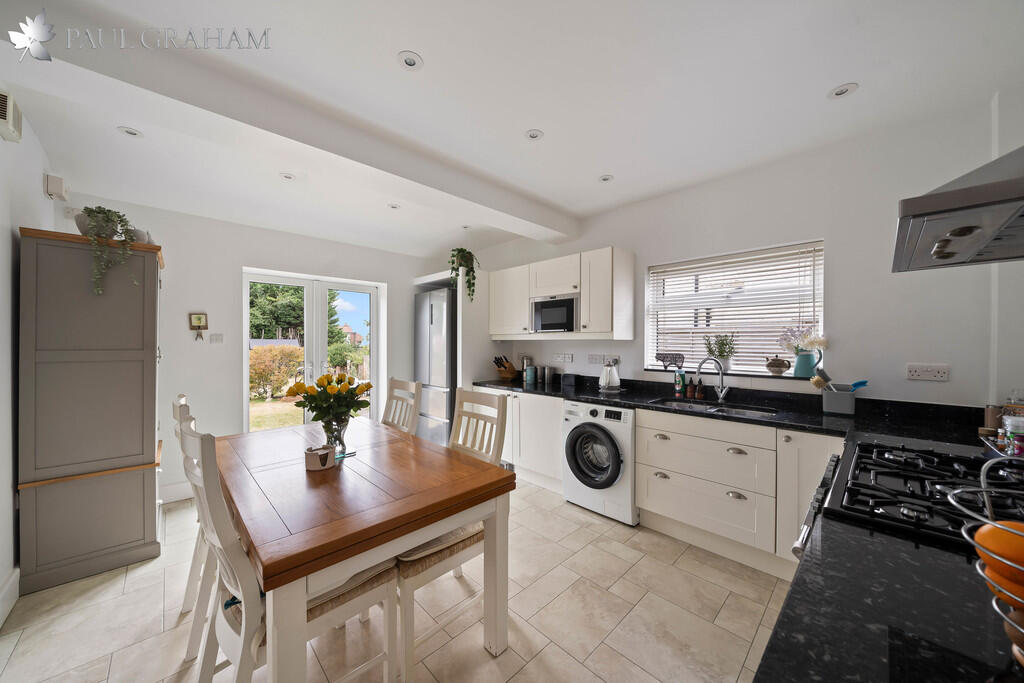 House in Sutton - View 5