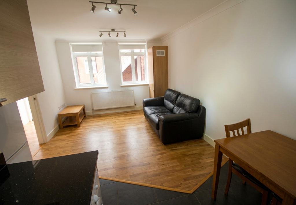 Apartment in Birmingham, Bournbrook - View 2