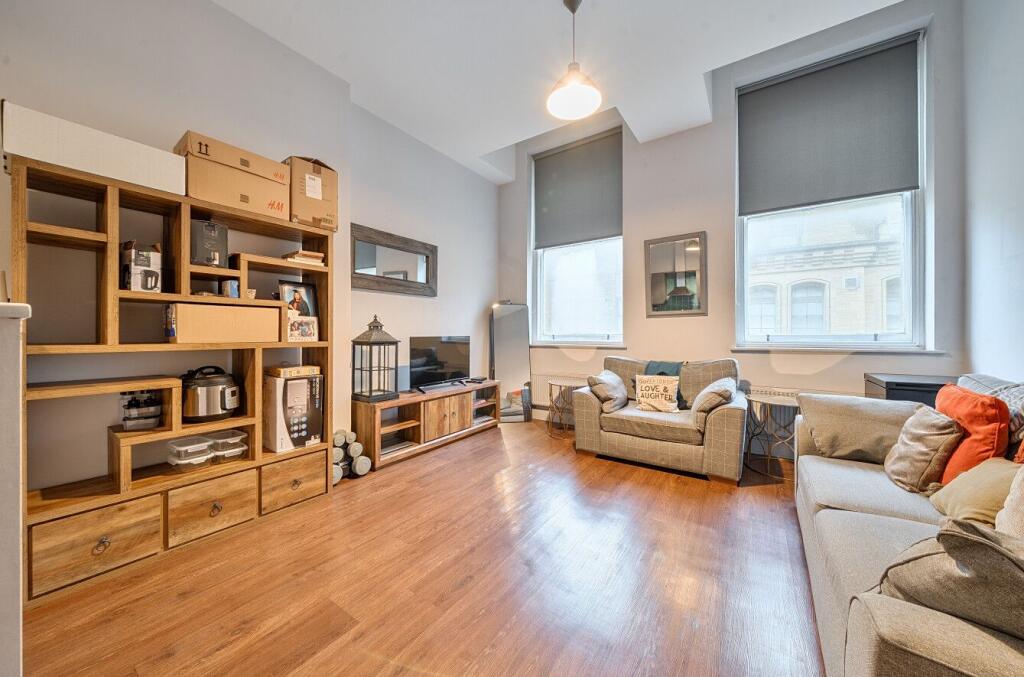 Flat 14 Behrens Warehouse, 26 East Parade, Bradford, BD1 5HD photo 4