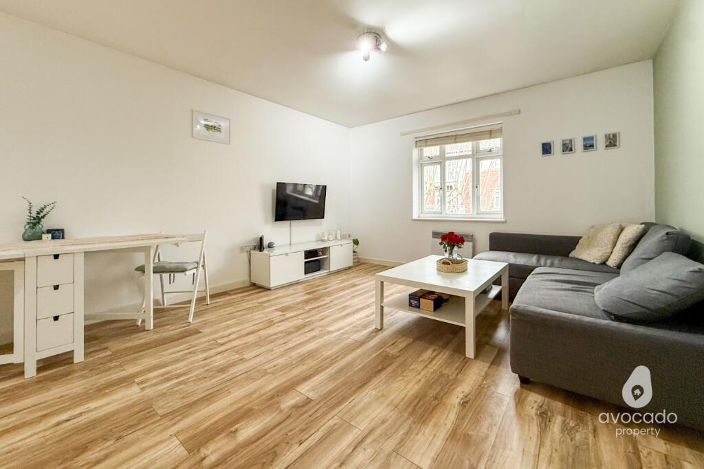 Gabriels Square, Lower Earley, RG6