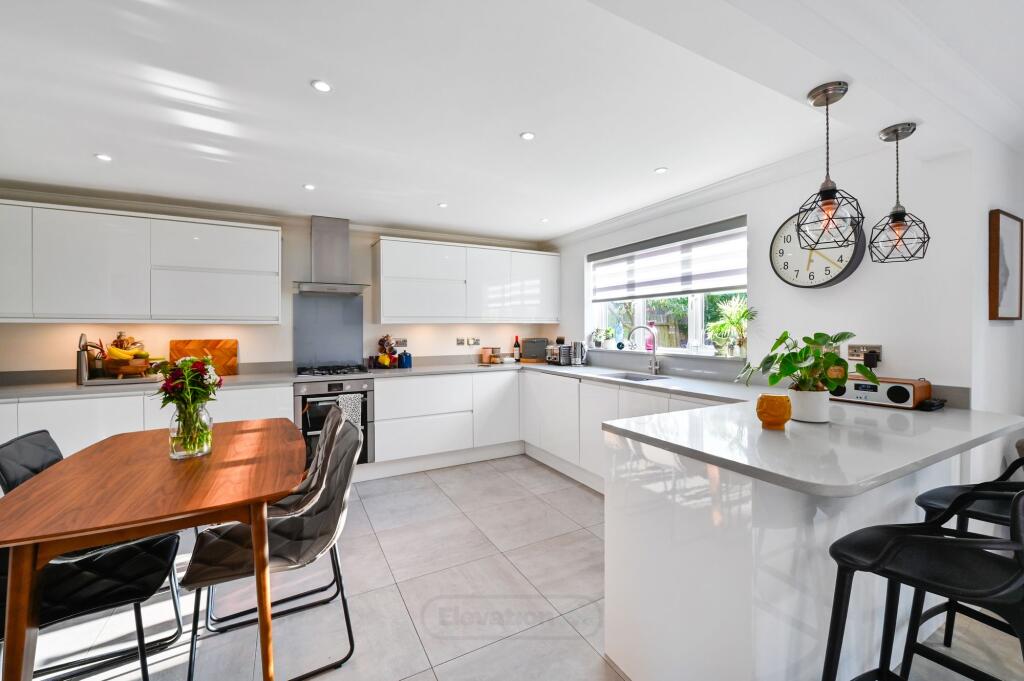 Tiverton Crescent, Kingsmead, MK4 photo 3