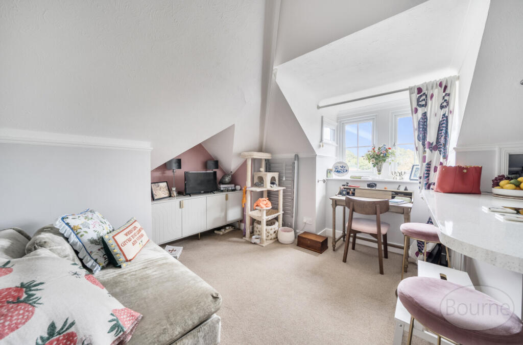 Upper Edgeborough Road, Guildford, Surrey, GU1 photo 2