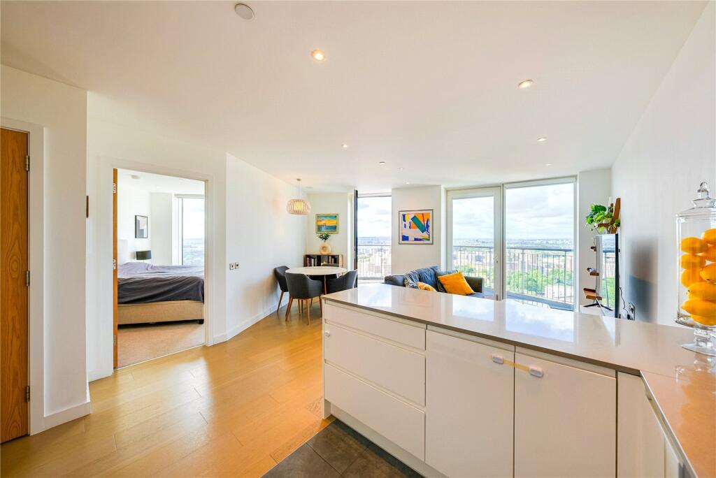 Apartment in Ilford - View 4