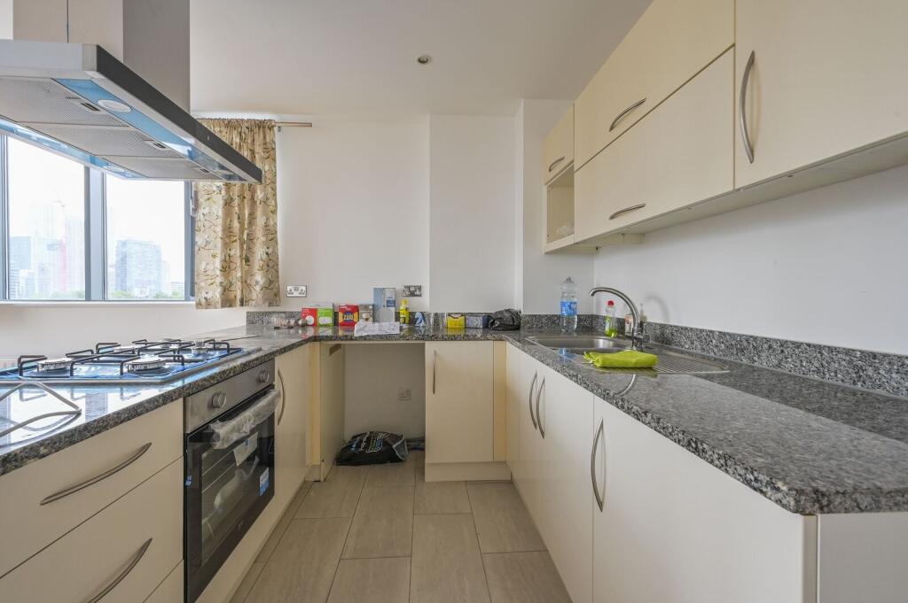 Apartment in London, Poplar - View 4