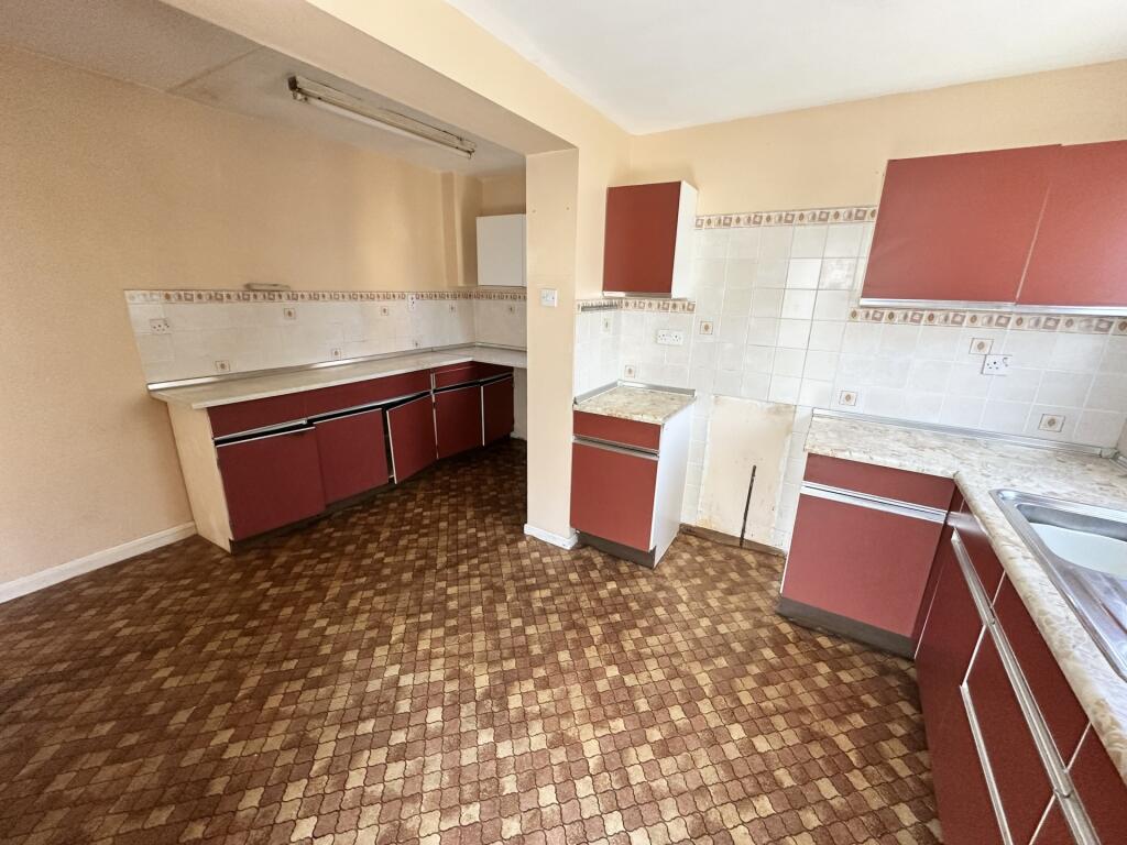 Gordon Road, Yeovil, BA21 - More