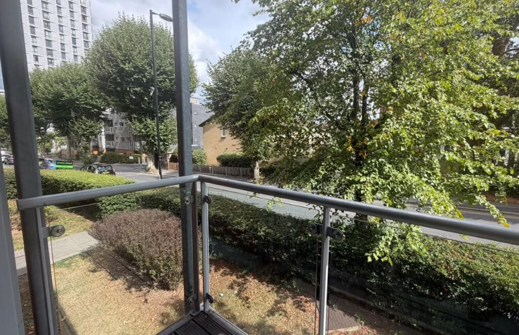 Apartment in Croydon - More