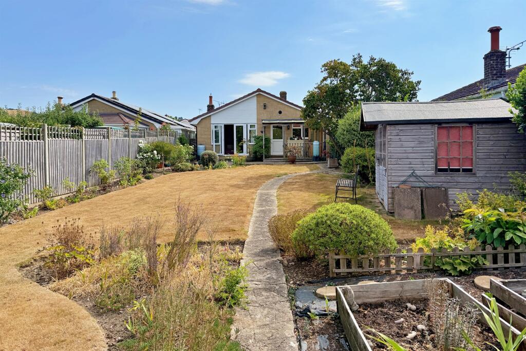 2-bed detached on Beaminster, £425,000