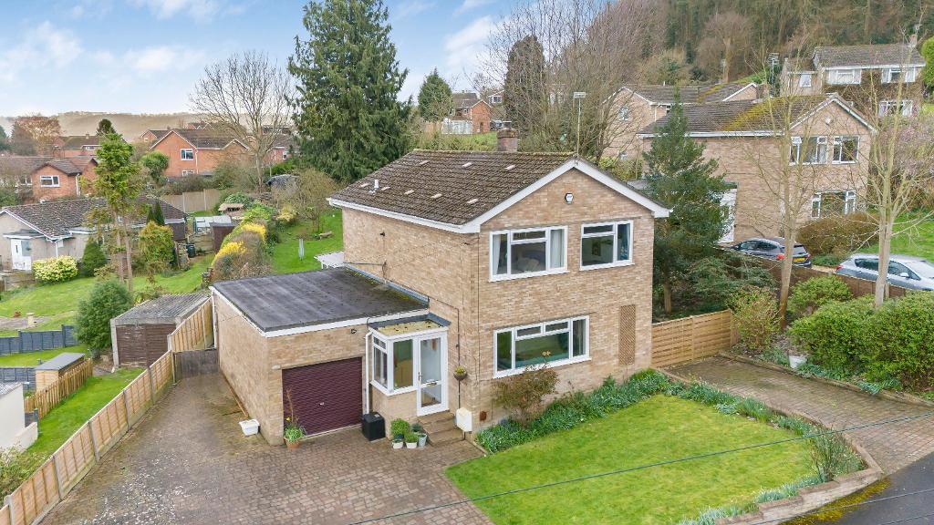 3-bed detached on Beechwood Rise, Dursley, GL11 4HA, £450,000