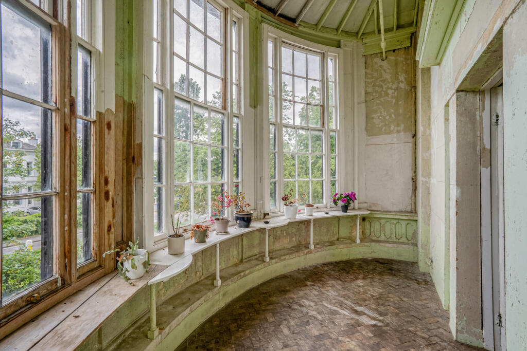 House in Cheltenham, Warden Hill, Tivoli - More
