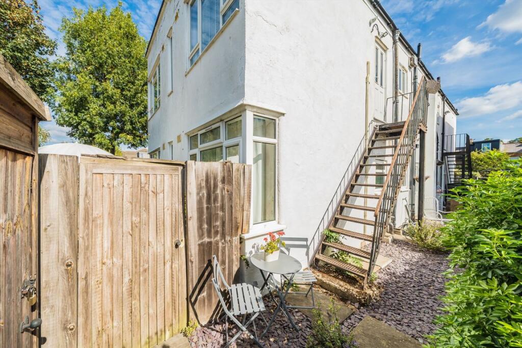 Apartment in Twickenham - View 4