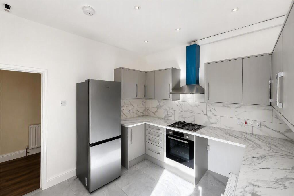 House in Croydon - View 4