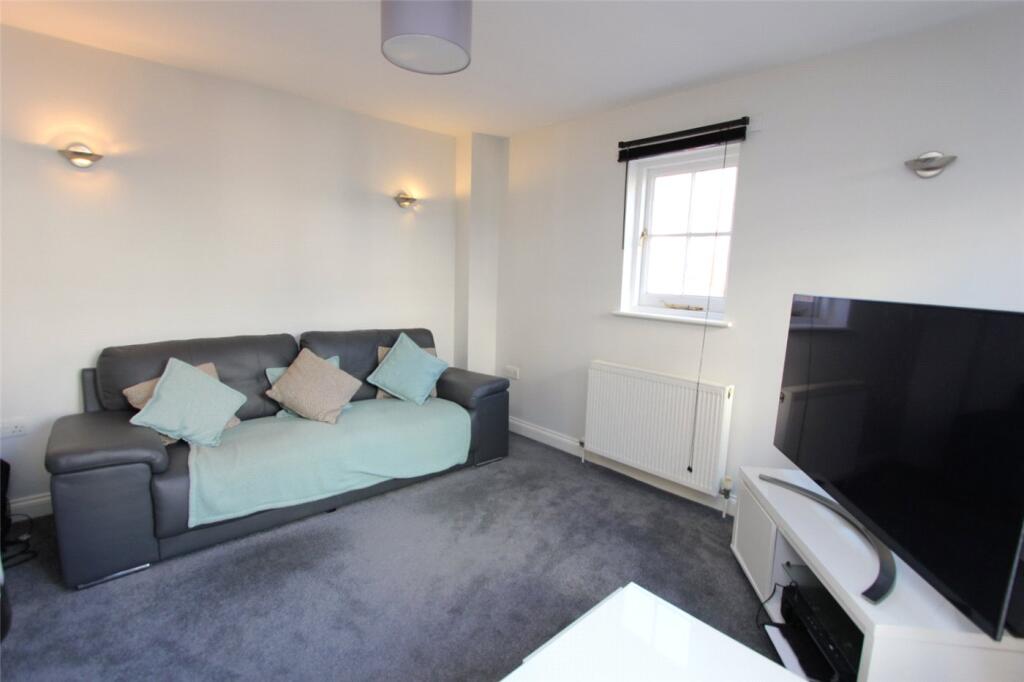 Apartment in Southend-on-Sea - View 4