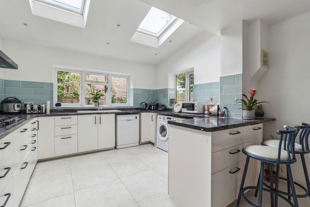 Birchmead Avenue, Pinner, HA5 photo 2