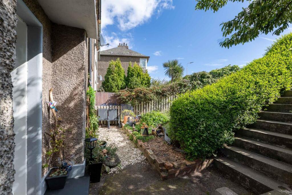 House in Newburgh, Mugdrum - More