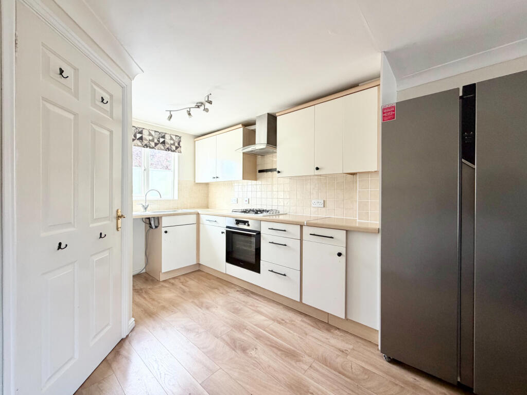 House in Pitstone, Castlemead - View 2