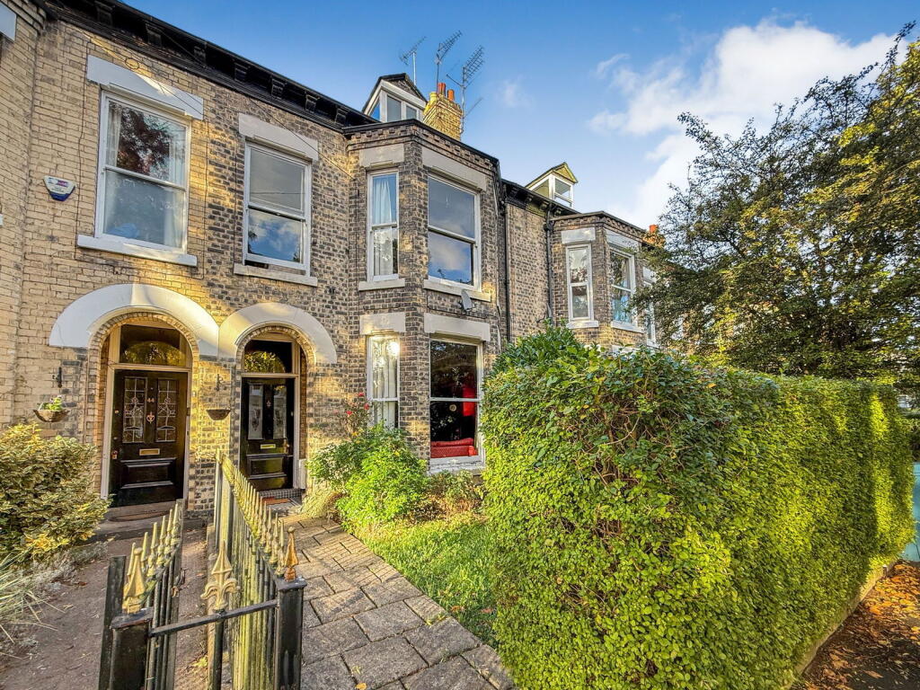 5-bed terraced on Victoria Avenue, Hull, Hull, East Riding of Yorkshire, HU5 3DR, £300,000