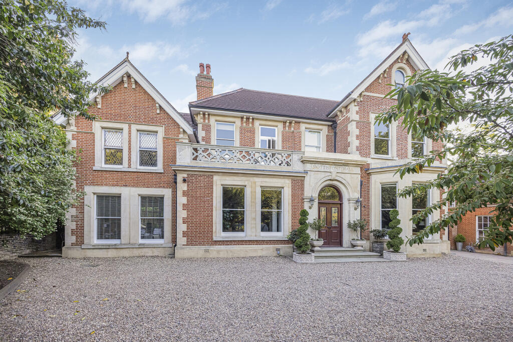 Check out this 8 bedroom house for sale on Rightmove — photo 2