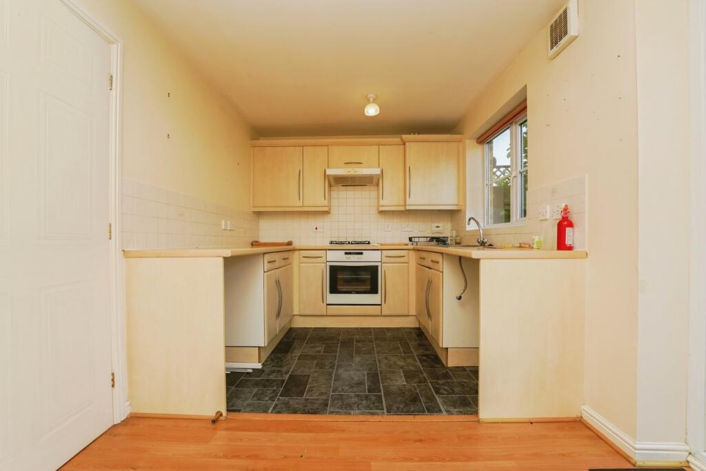 House in Gloucester - View 3