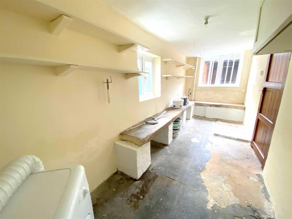 House in Stoke-on-Trent - View 4