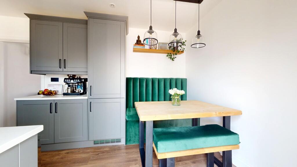 House in Gravesham, Gravesend - More