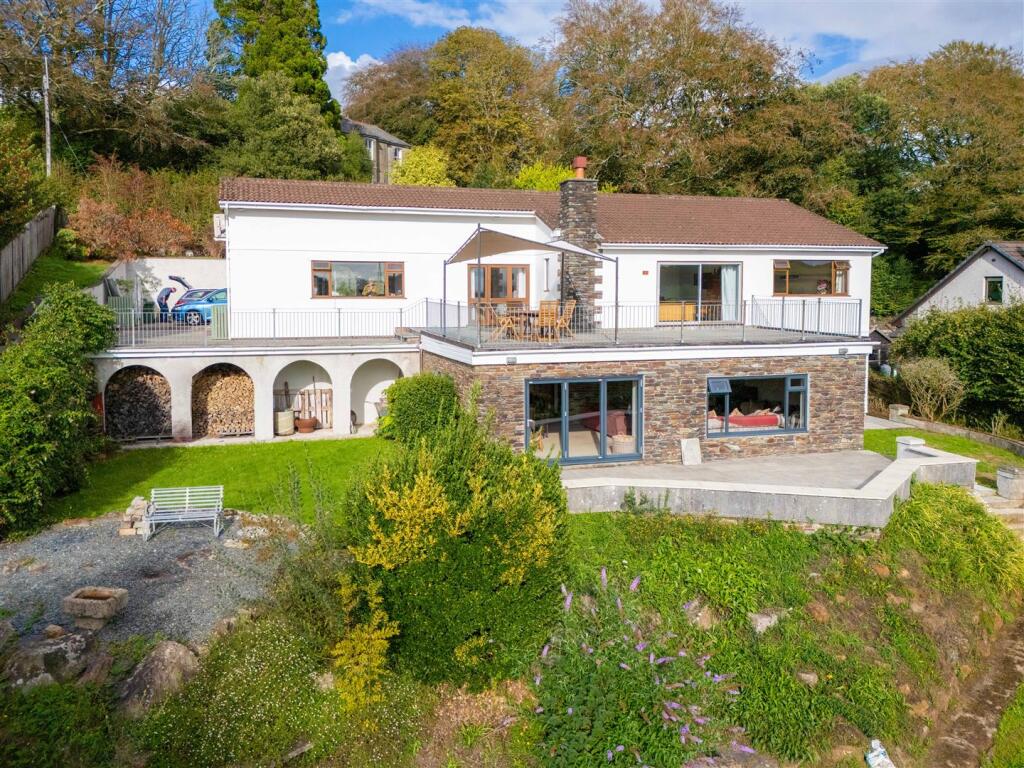 Main image of property: Calstock