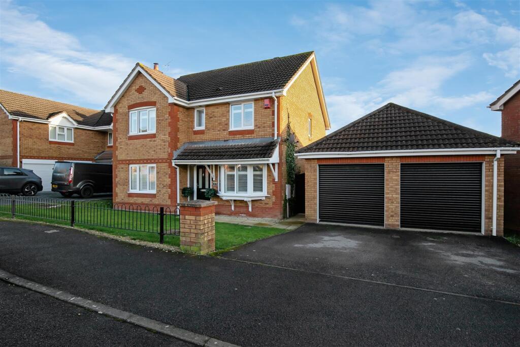 4-bed detached on Hither Mead, Frampton Cotterell, £750,000