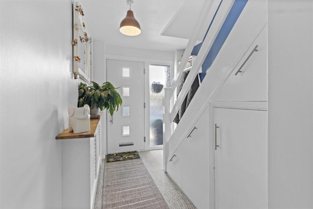 Balmoral Close, Seaford photo 4