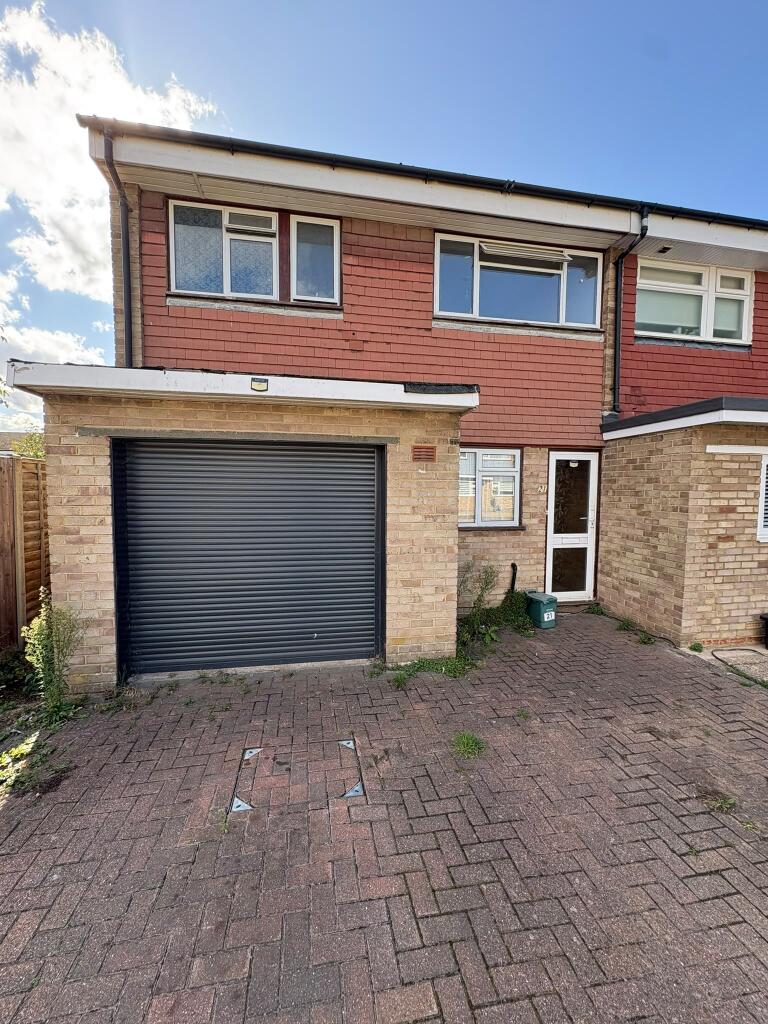 Main image of property: Chantry Lane, London Colney, St. Albans, AL2 1JT