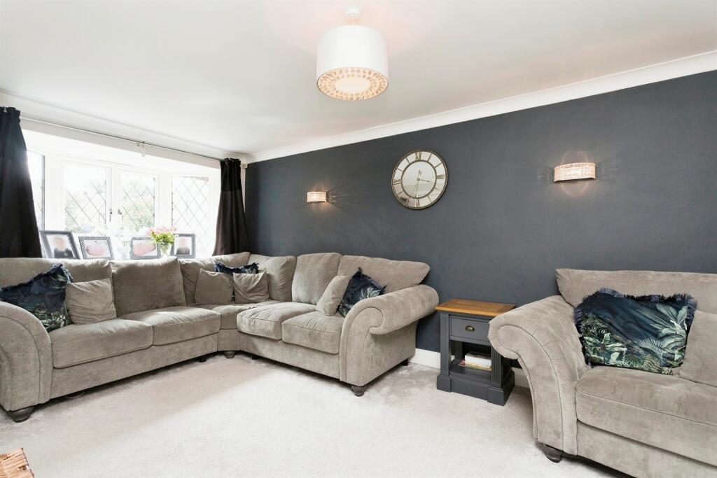 Brookview, Copthorne, Crawley photo 3
