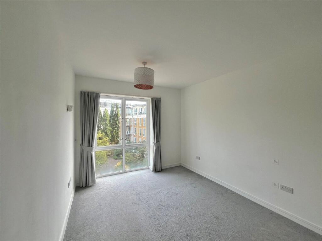 Apartment in Richmond, Kew - View 5