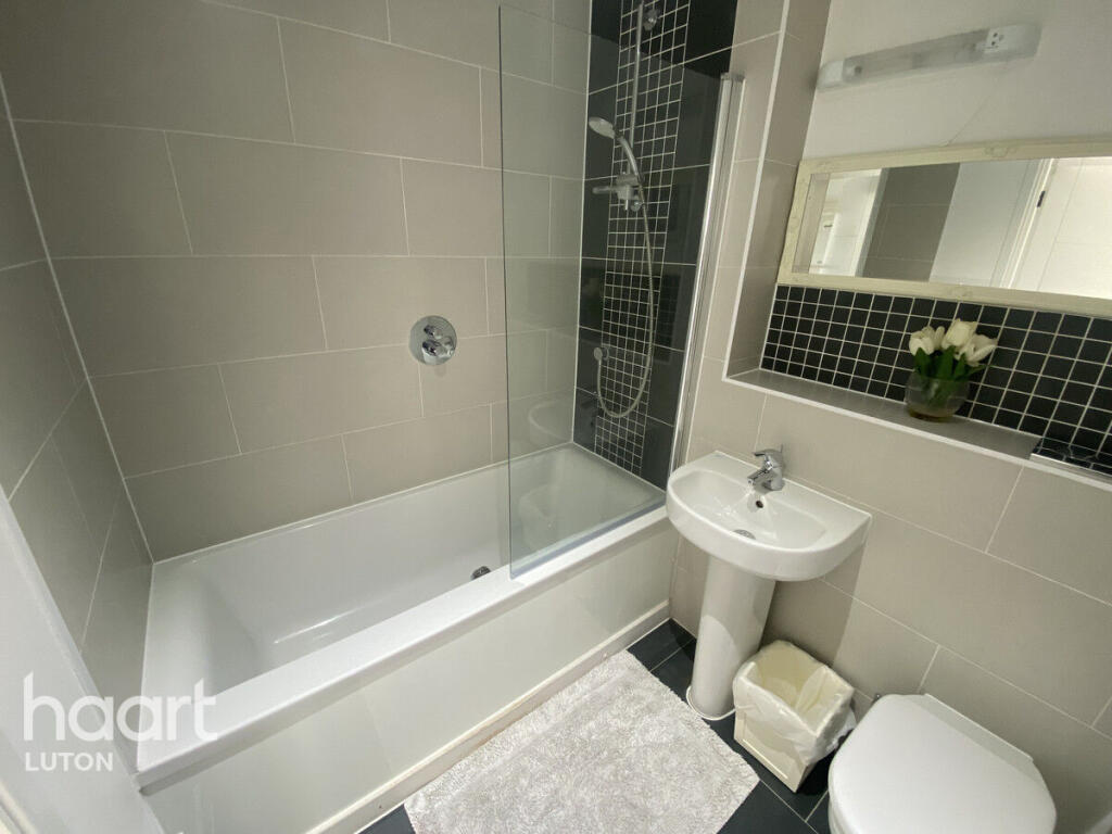 Apartment in Stevenage, Hertfordshire - View 5
