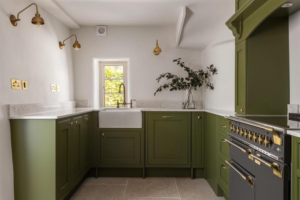 House in Gloucester - View 2
