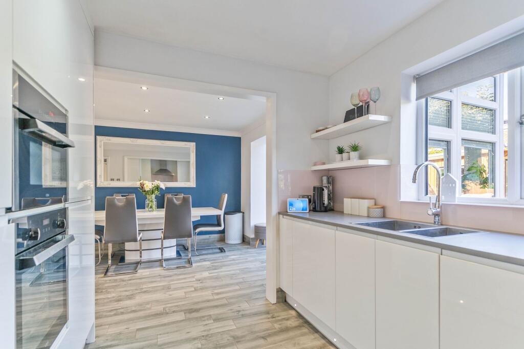 House in Newport - View 5