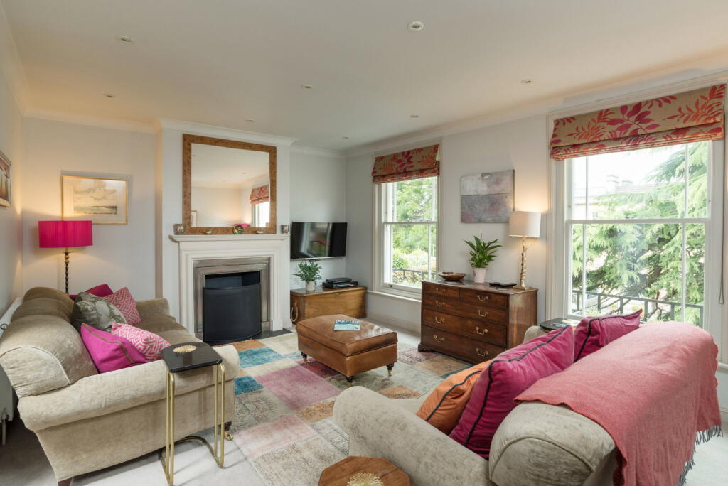 Southcot Place, Bath photo 3