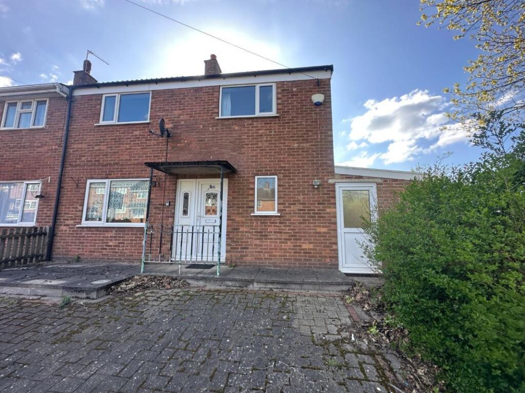Main image of property: 33 Acacia Road, Camp Hill, Nuneaton, CV10 9AB