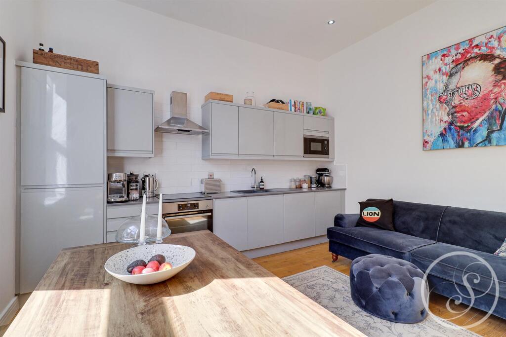 Apartment in Leeds, West Yorkshire - View 4