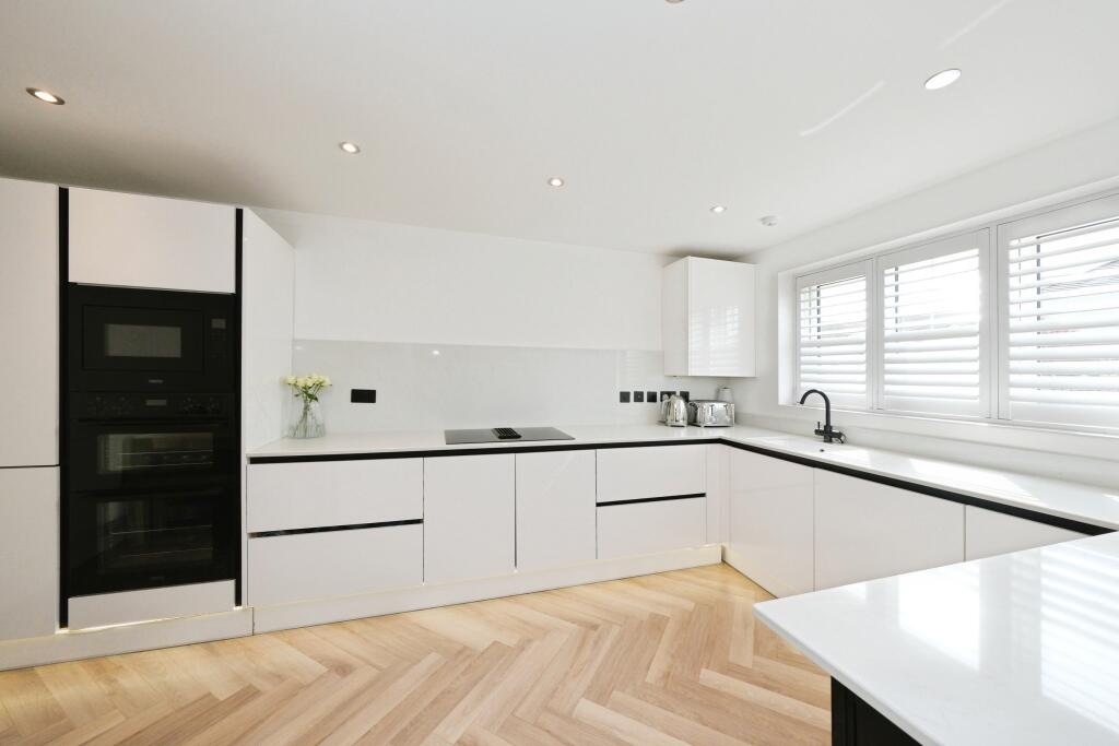 House in Ashfield, Hucknall - More