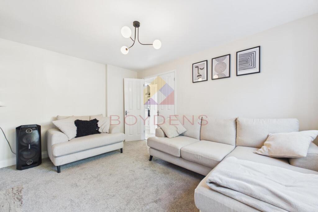 Lavender Close, Tiptree photo 4