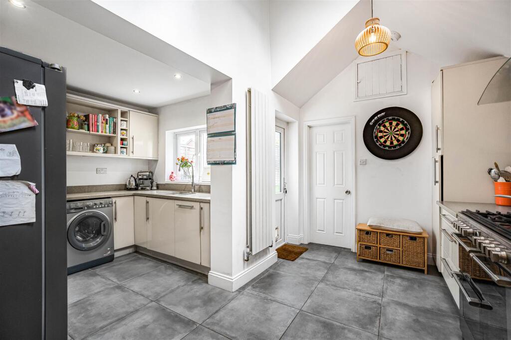 House in Kingston upon Thames - View 3