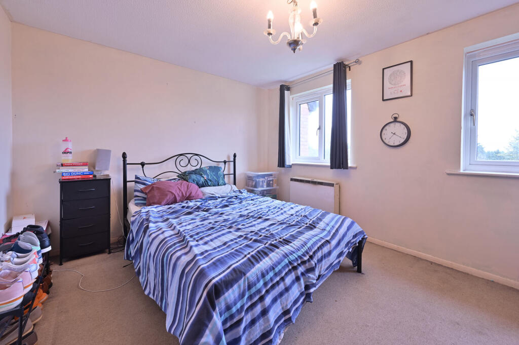 Apartment in Watford - View 5