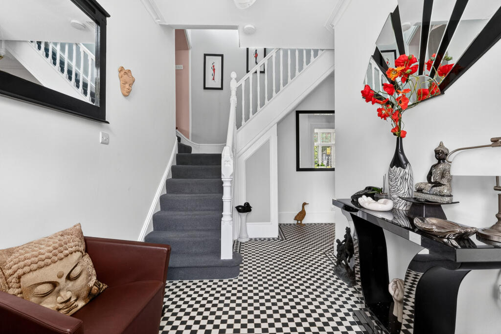 House in Shepperton, Surrey - View 4