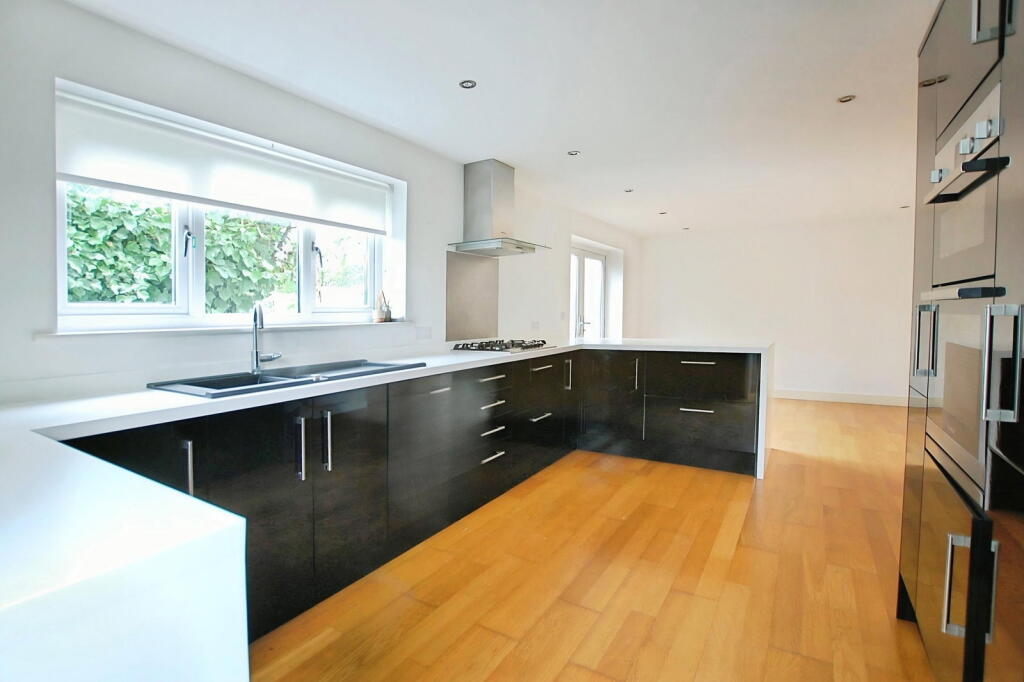 House in Gloucester - View 4