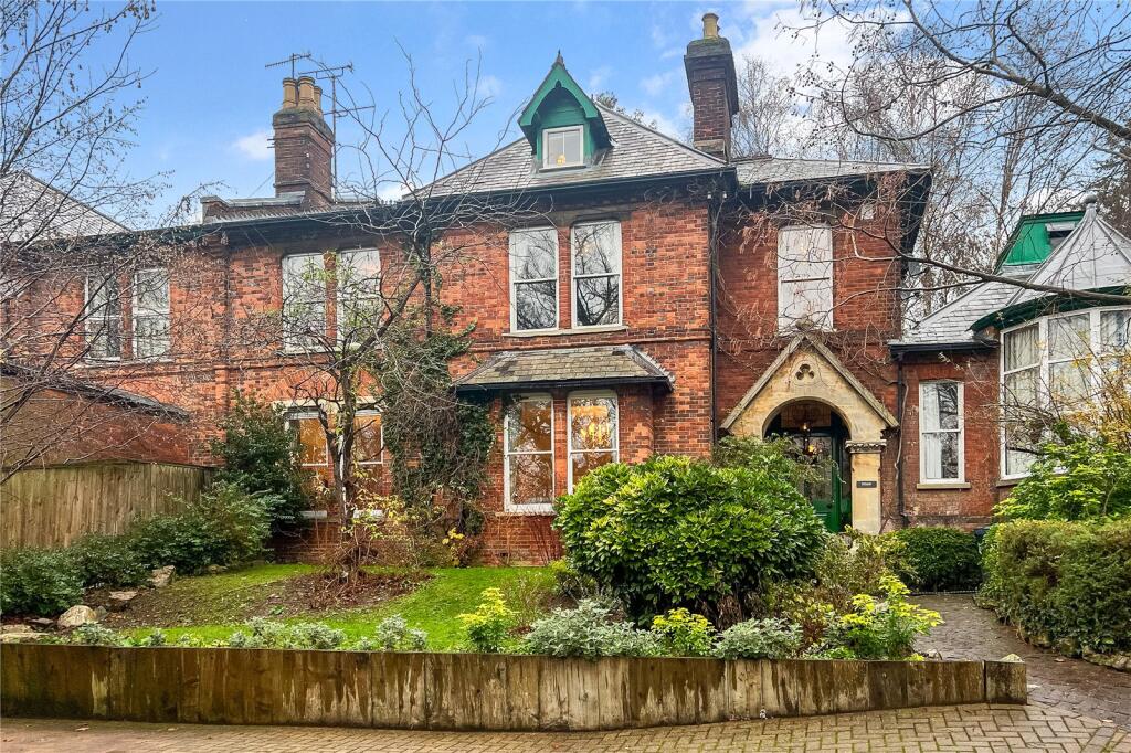 Main image of property: Amersham Hill, High Wycombe, Buckinghamshire, HP13