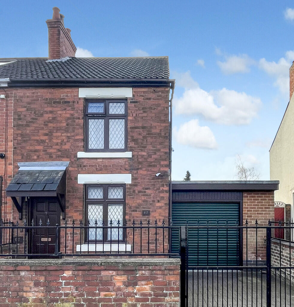 2-bed semi-detached on Garden Road, Hucknall, £250,000