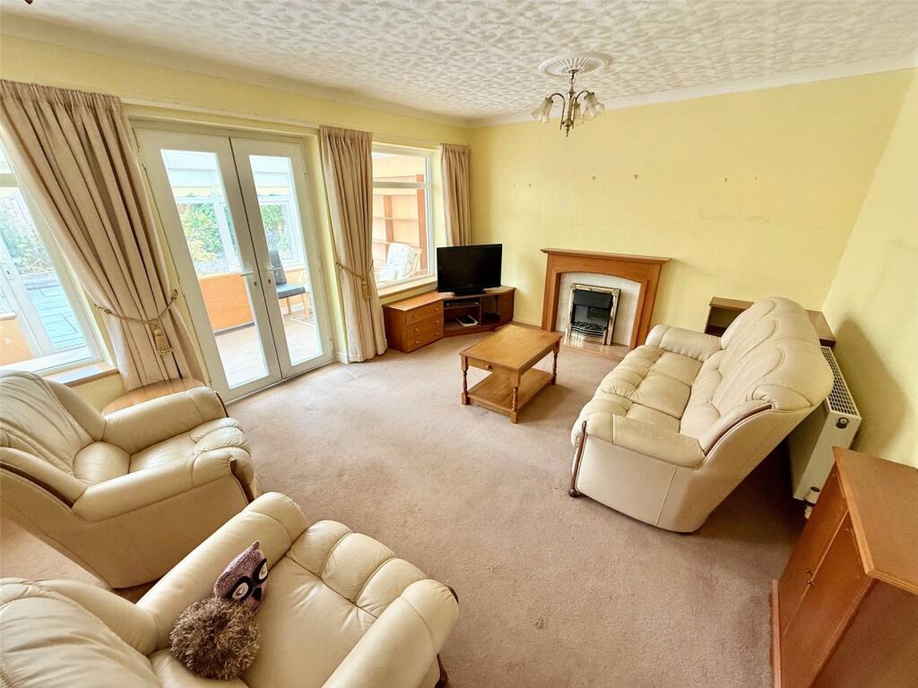 22A, Larches Road, Kidderminster, Worcestershire photo 3