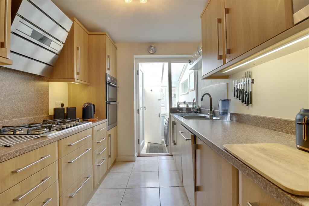 Kinross Crescent, Drayton, Portsmouth – pohled 5